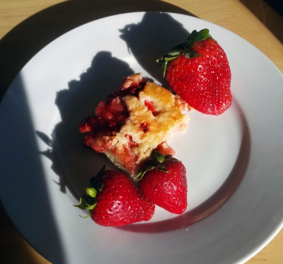 Ready+for+Summer%3A+Strawberry+Crumb+Bars