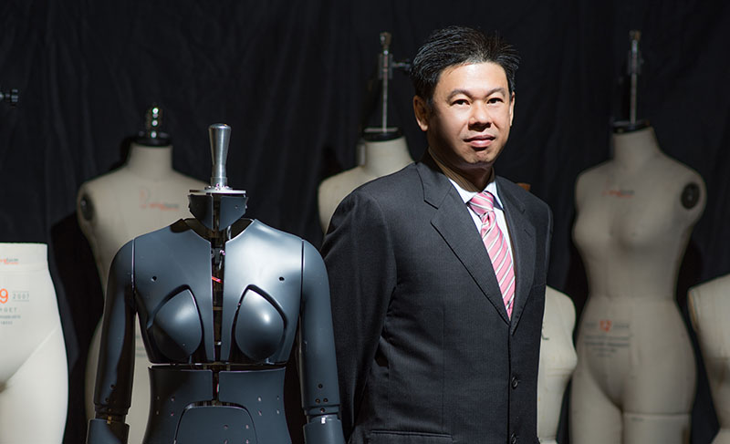 Technology Continues to Expand the Fashion Industry with the Shape Shifting Mannequin