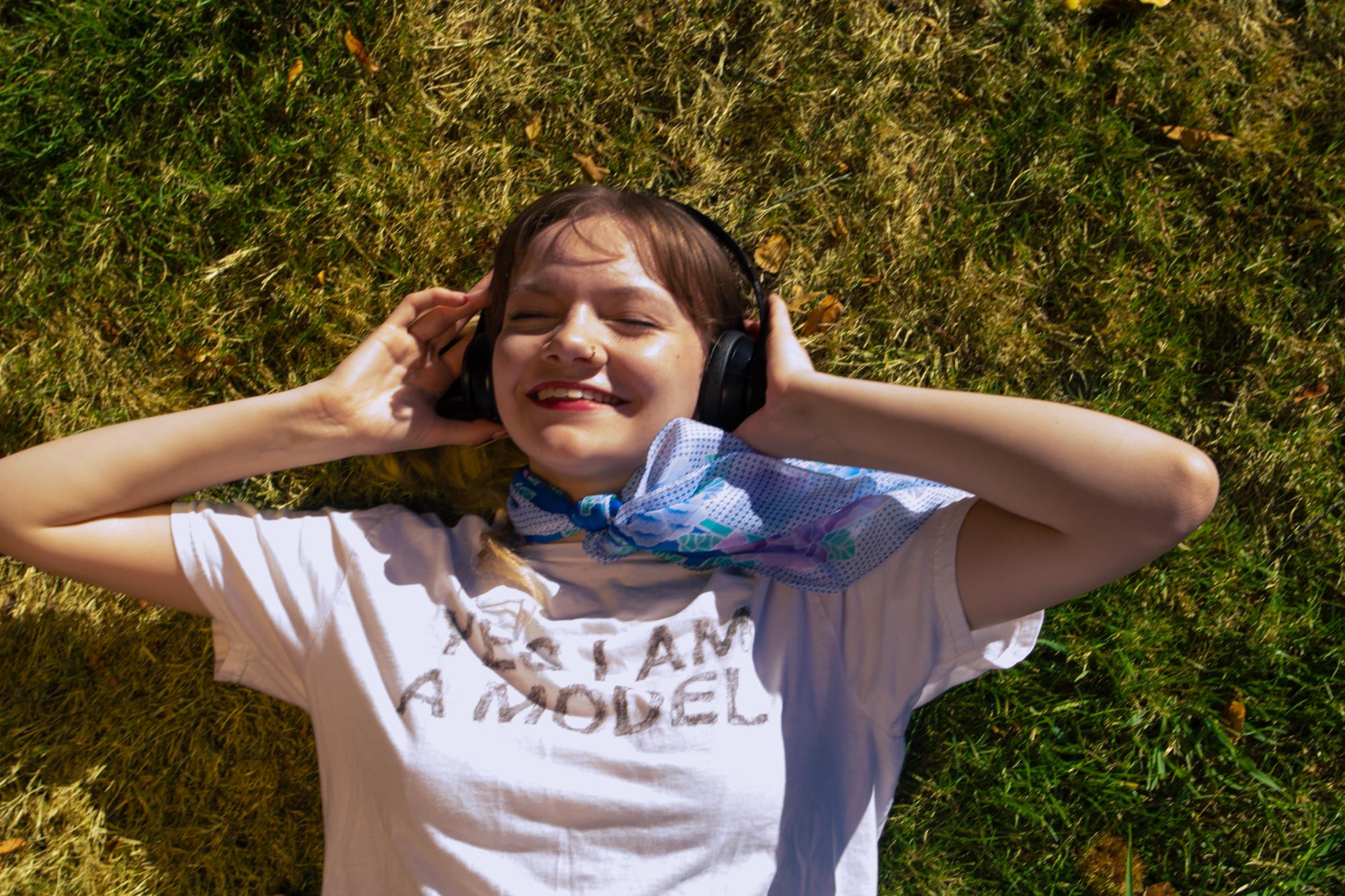 Audrey Hobert: Weird Girls in Music Are Back